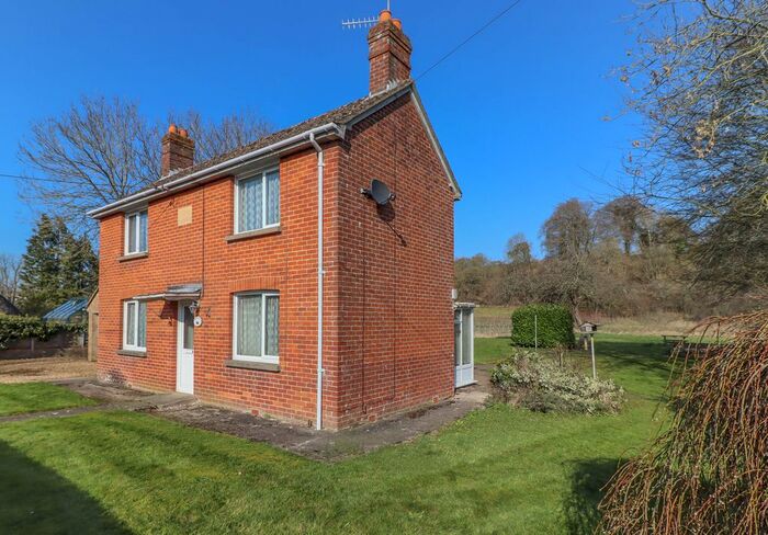 2 Bedroom Detached House For Sale In Hurstbourne Tarrant, Andover, Hampshire, SP11