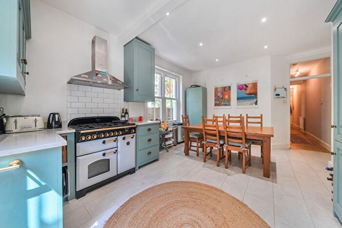 2 Bedroom Flat For Sale In Aristotle Road, Clapham, London, SW4