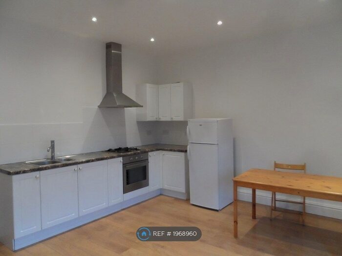 2 Bedroom Flat To Rent In Reddish, Stockport, SK5