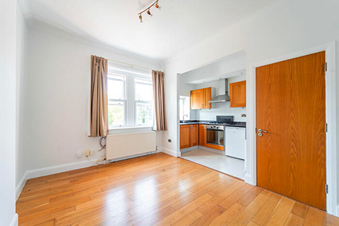 1 Bedroom Flat To Rent In Dartmouth Road, Willesden Green, London, NW2