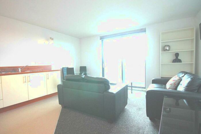 2 Bedroom Apartment To Rent In City Point, Chapel Street, Salford, M3
