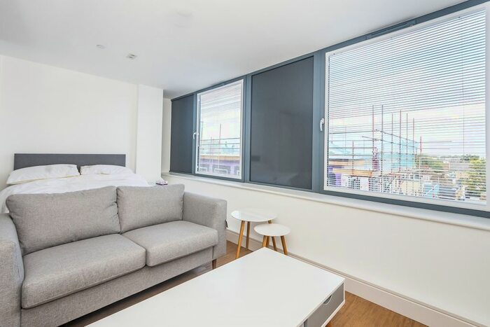 Studio To Rent In Red Lion, Wandsworth High Street, London, SW18