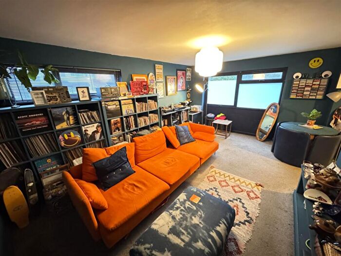 2 Bedroom Flat For Sale In Crocus Way, Chelmsford, CM1