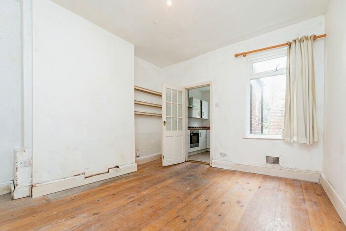 3 Bedroom End Of Terrace House For Sale In Firth Park Crescent, Sheffield, South Yorkshire, S5