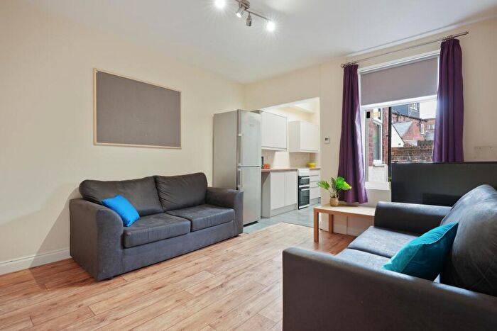 4 Bedroom House To Rent In Rosedale Road, Sheffield, S11
