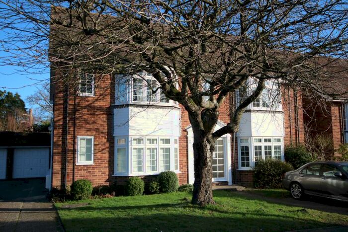 2 Bedroom Apartment To Rent In Cranbrook Court, Fleet, GU51