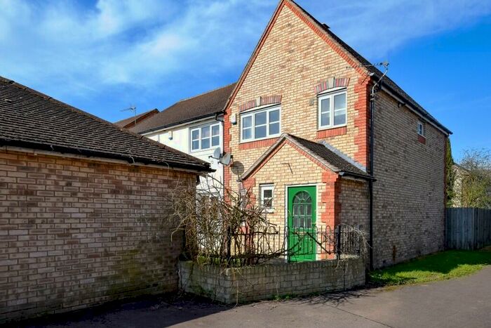 3 Bedroom End Of Terrace House To Rent In Dunlin Court, Bicester, Oxfordshire, OX26