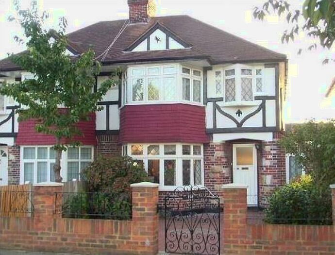 5 Bedroom Semi-Detached House To Rent In Surbiton, Surrey, KT2