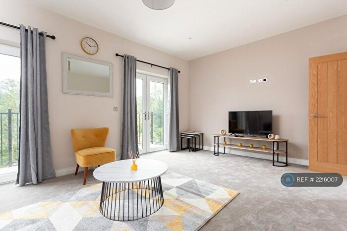 5 Bedroom Flat To Rent In Leeds, Leeds, LS13