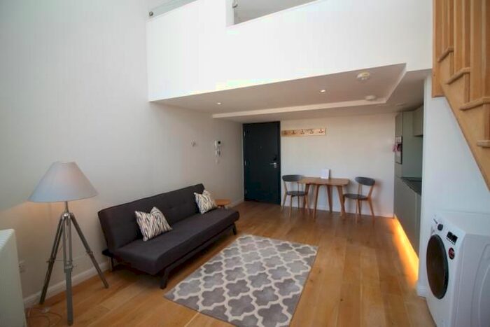 1 Bedroom Flat To Rent In Flat, Mcdonald Road, Edinburgh, EH7