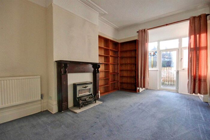 5 Bedroom Semi-Detached House For Sale In Anlaby Road, Hull, HU4