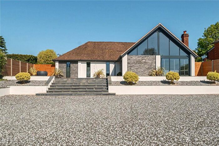 3 Bedroom Bungalow For Sale In Echo Barn Lane, Wrecclesham, Farnham, Surrey, GU10