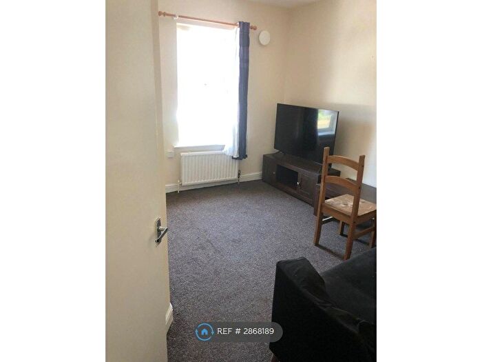 2 Bedroom Flat To Rent In Kingston Road, Southall, UB2