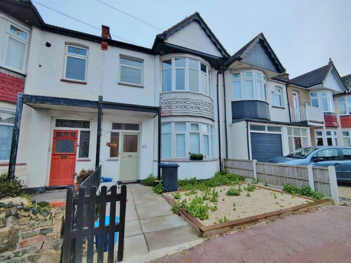 1 Bedroom Flat To Rent In Lord Roberts Avenue, Leigh On Sea, SS9