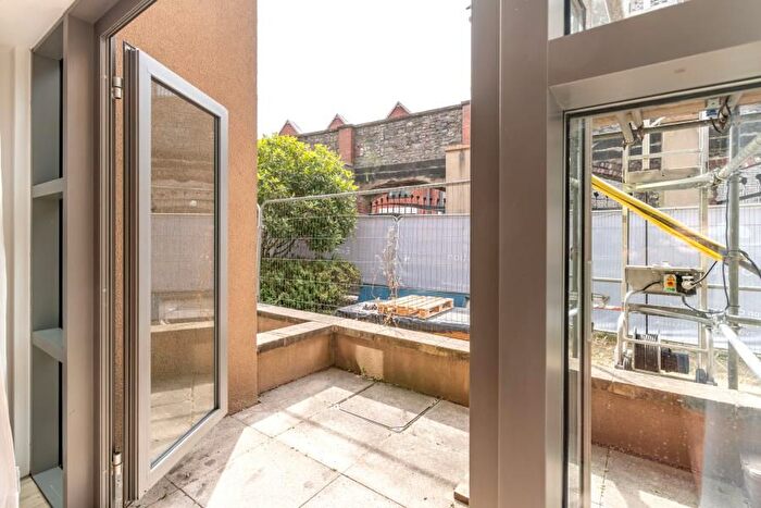 2 Bedroom Flat To Rent In Jacob Street, St. Philips, Bristol, BS2