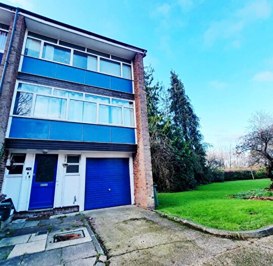 1 Bedroom Flat To Rent In Abbots Park, St Albans, AL1