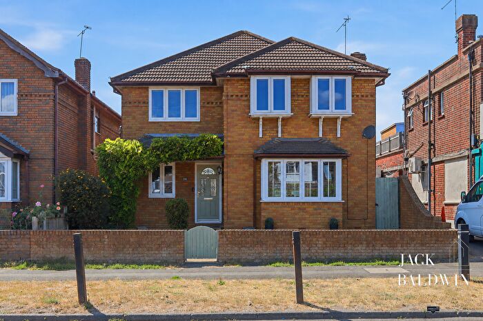 4 Bedroom Detached House For Sale In Furtherwick Road, Canvey Island, SS8