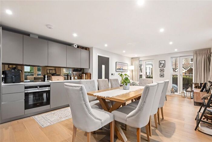 2 Bedroom Flat To Rent In Taybridge Road, London, SW11