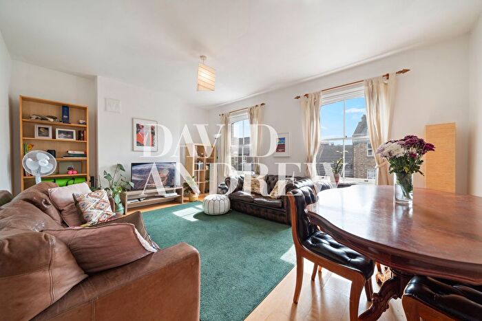 3 Bedroom Flat To Rent In Charteris Road, N4