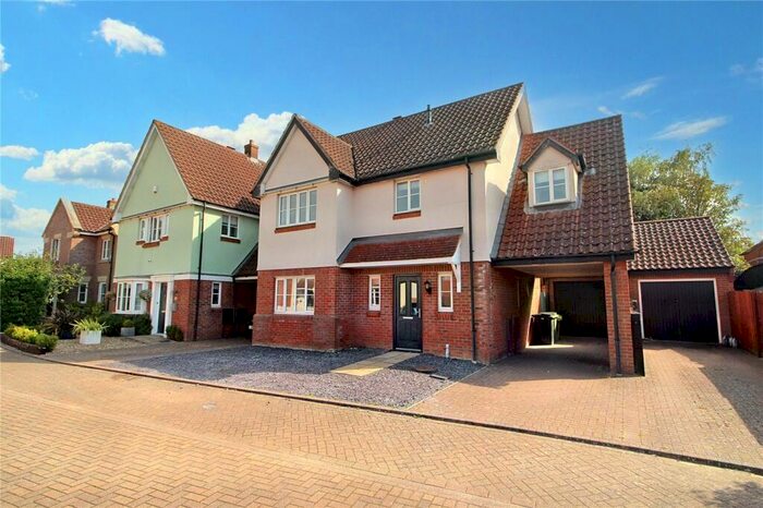 4 Bedroom Detached House For Sale In Springfield Chase, Long Stratton, Norwich, Norfolk, NR15