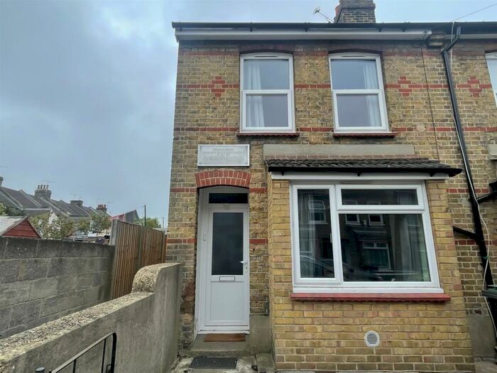2 Bedroom End Of Terrace House To Rent In Churchill Road, Gravesend, Kent, DA11