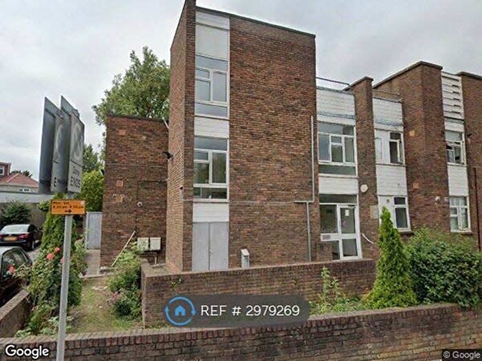 3 Bedroom Flat To Rent In Milton Road, Harrow, HA1