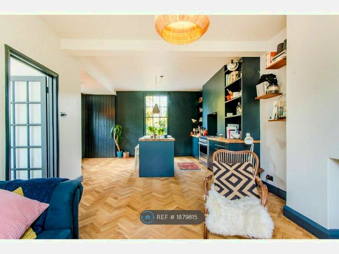 3 Bedroom Semi-Detached House To Rent In Buckingham Road, London, N1