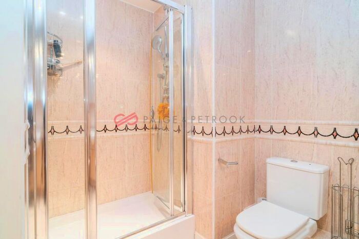 3 Bedroom Flat To Rent In Eastcote Road, Pinner, Middlesex, HA5