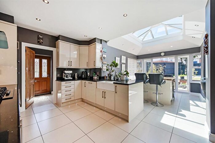 4 Bedroom Detached House For Sale In Balmoral Road, Andover, SP10