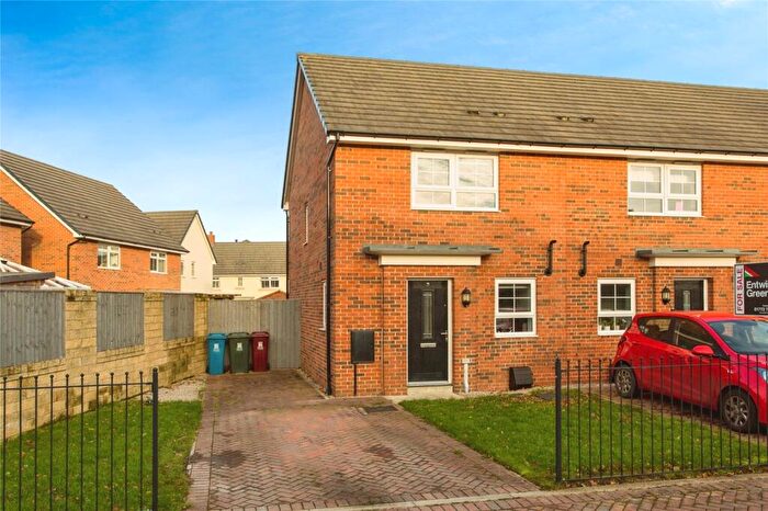 3 Bedroom End Of Terrace House For Sale In Foxglove Drive, Longridge, Preston, Lancashire, PR3