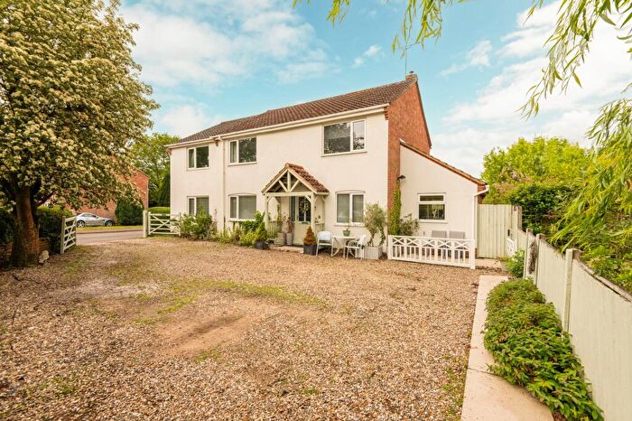 5 Bedroom Detached House For Sale In Tavern Close, Beetley, NR20