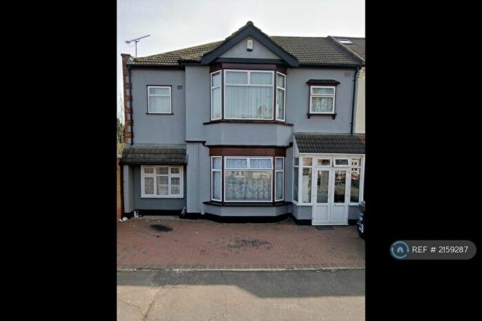 6 Bedroom Semi-Detached House To Rent In Mundon Gardens, Ilford, IG1