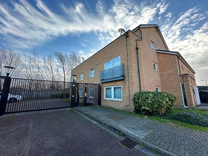 1 Bedroom Apartment To Rent In Murray Close, London, SE28