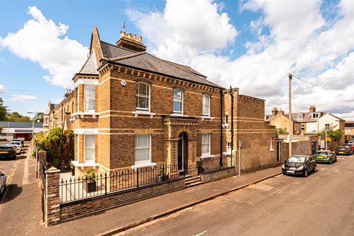 3 Bedroom End Terrace House For Sale In The Mount, Reading, RG1