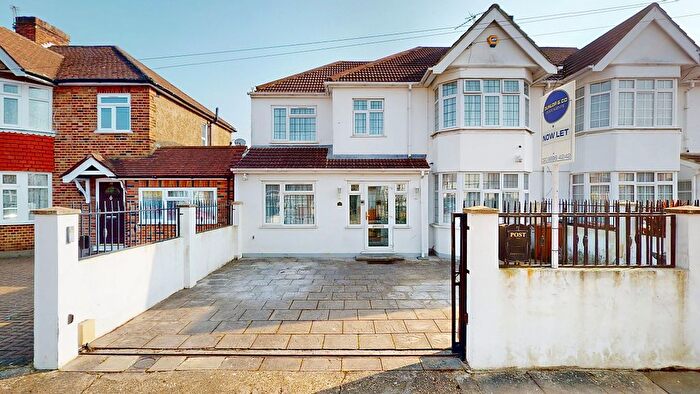 6 Bedroom Semi-Detached House To Rent In Avondale Gardens Off Wellington Road South, Hounslow, TW4
