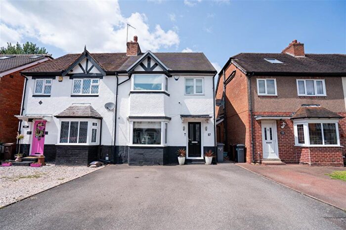 3 Bedroom Semi-Detached House To Rent In Hazeloak Road, Solihull, B90
