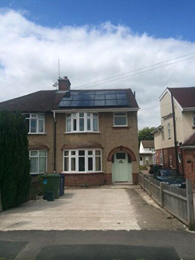 6 Bedroom Semi-Detached House To Rent In Oxford Road, Student Bedroom, OX3