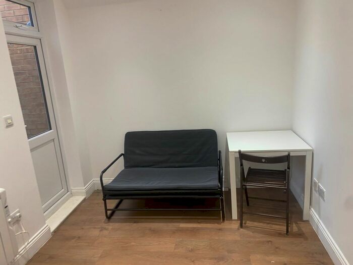 1 Bedroom Flat To Rent In The Quadrant, Headstone Gardens, Harrow, HA2