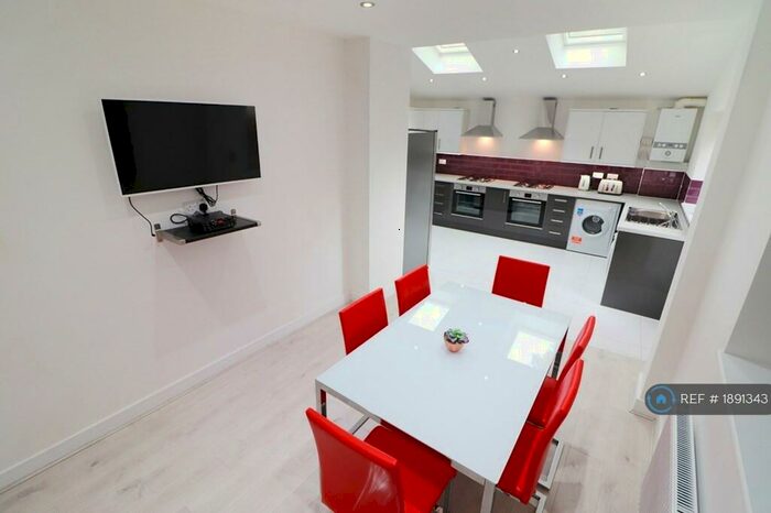 7 Bedroom Terraced House To Rent In Wellington Avenue, Liverpool, L15