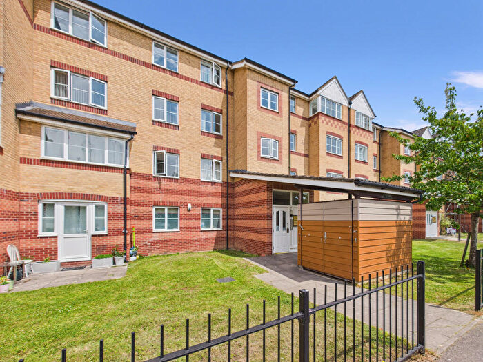 2 Bedroom Apartment To Rent In Princes Gate, High Wycombe, Buckinghamshire, HP13