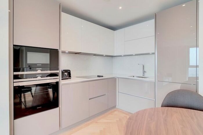 2 Bedroom Flat To Rent In Southwark Bridge Road, London, SE1