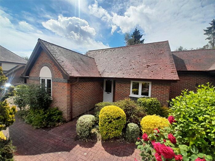 2 Bedroom Bungalow For Sale In Garrett Close, Kingsclere, Newbury, Hampshire, RG20