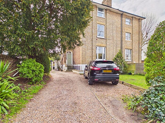 2 Bedroom Flat For Sale In Berrylands Road, Surbiton, KT5