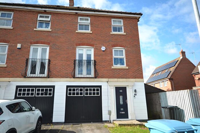4 Bedroom Semi-Detached House For Sale In Hornscroft Park, Kingswood, Hull, HU7
