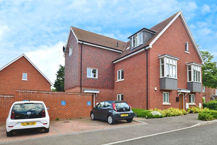 1 Bedroom Flat For Sale In Bluebell Gardens, Folkestone, Kent, CT20