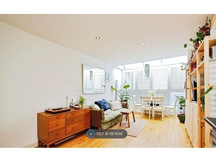 1 Bedroom Flat To Rent In Roman Road, London, E3