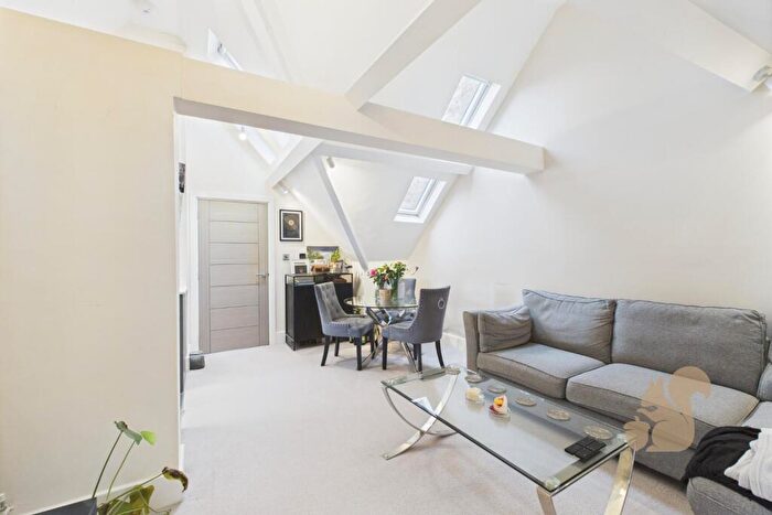 2 Bedroom Flat For Sale In High Street, Chelmsford, CM1