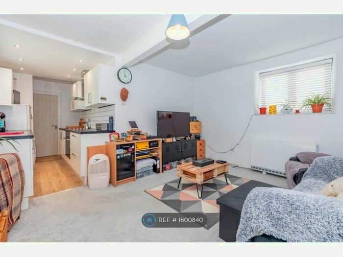 1 Bedroom Flat To Rent In East Street, Fritwell, Bicester, OX27