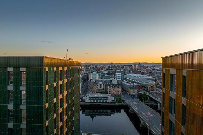 2 Bedroom Flat To Rent In Clyde Place, Glasgow, G5