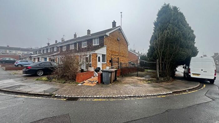 4 Bedroom Terraced House To Rent In Woodbridge Close, Luton, LU4